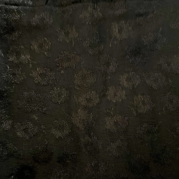 Cute Black Crop Size Large - Picture 2 of 3